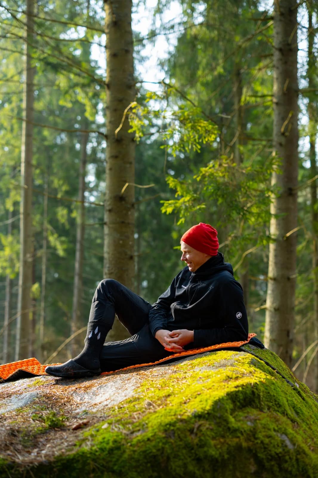 “Daily Socks For Explorers” jeb Zeķes ceļotājiem ir radītas ņemot vērā aktīva dzīvesveida piekritēju prasības. Ražots Latvijā no Merino vilnas.